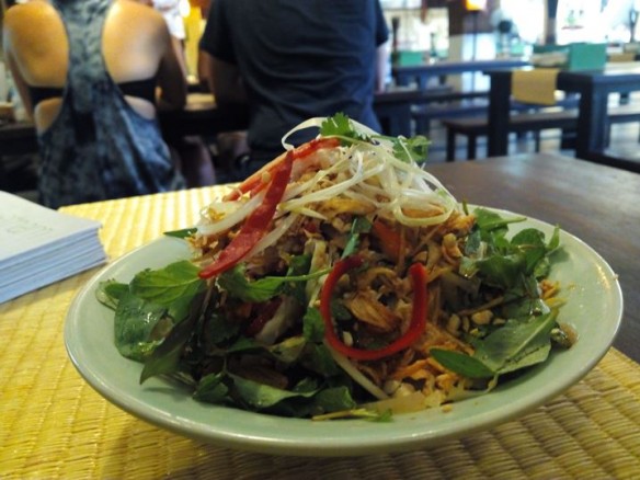 53 ear salad hoian