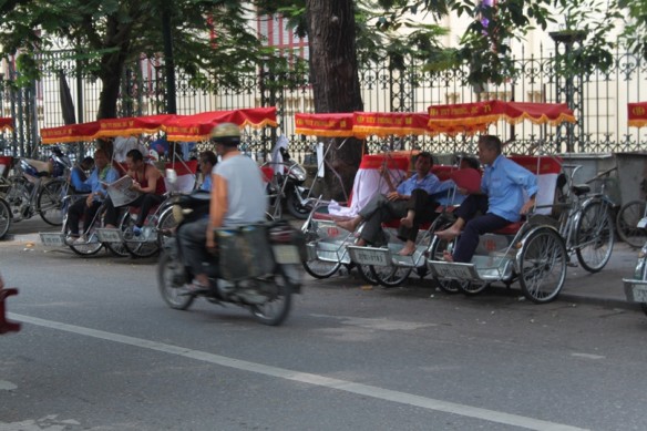 hanoi bike tuktuk