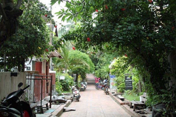 luang pravang alleyway