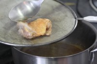 pollo piel frita